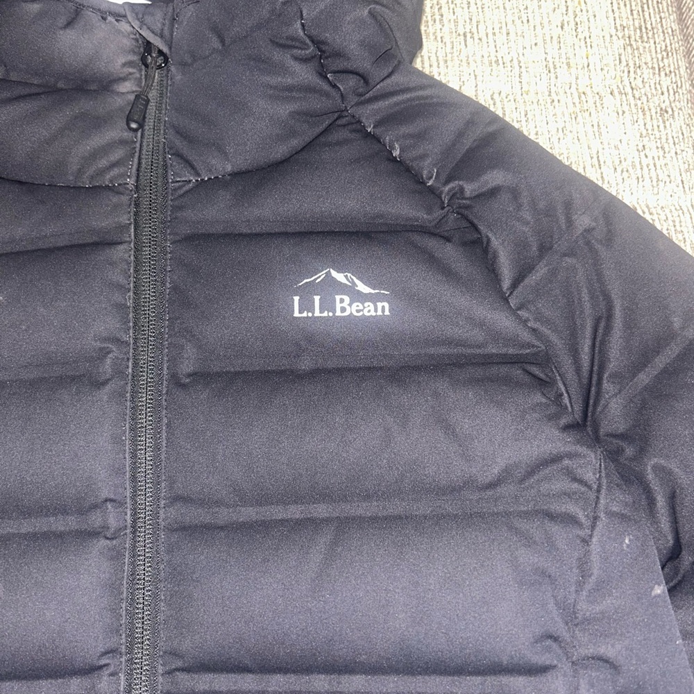L.L. Bean Women's Black Hooded Puffer Jacket - Picture 2 of 8